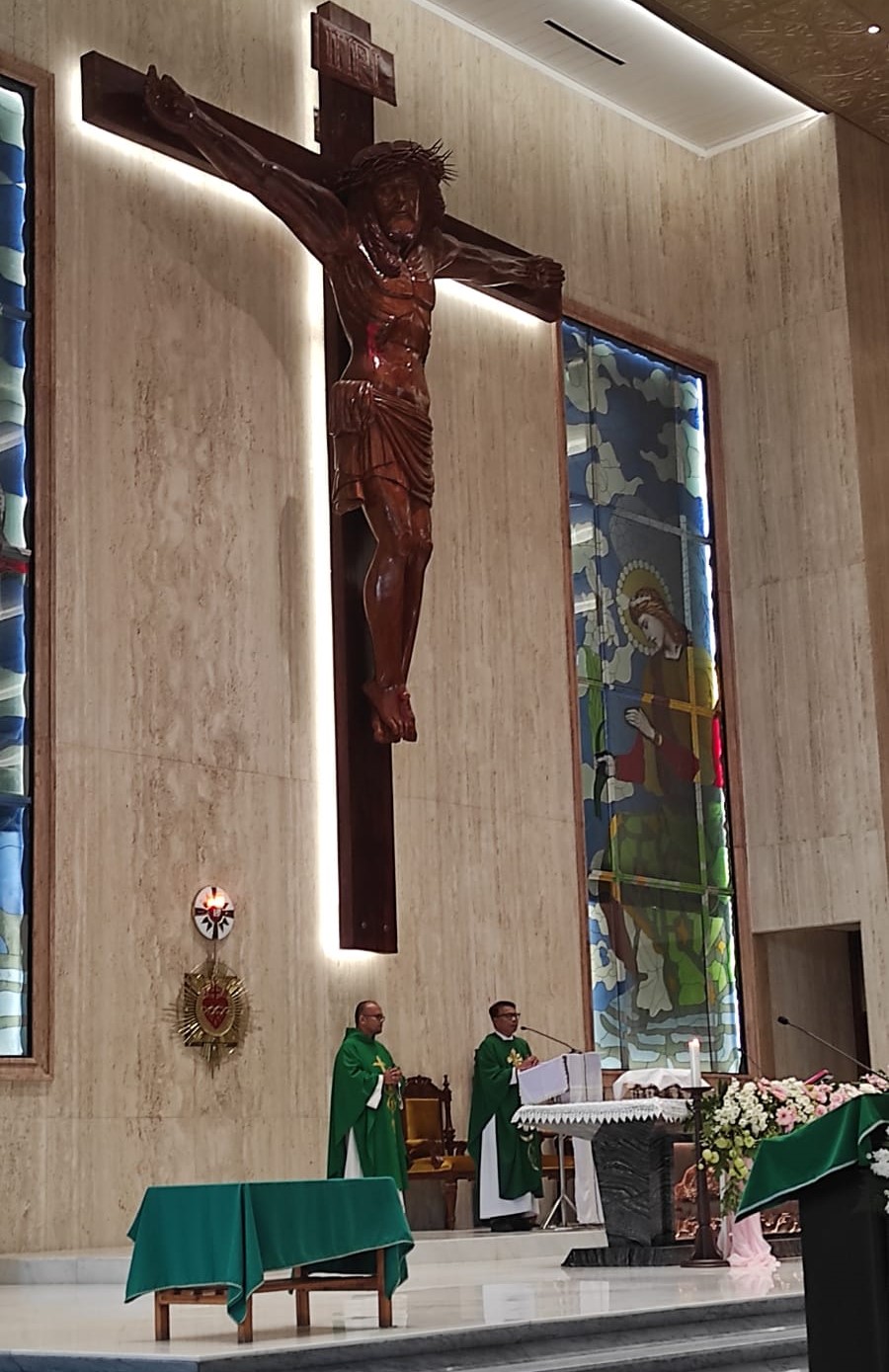 Romo Adrianus Suyadi SJ bersama Romo Lam konselebrasi